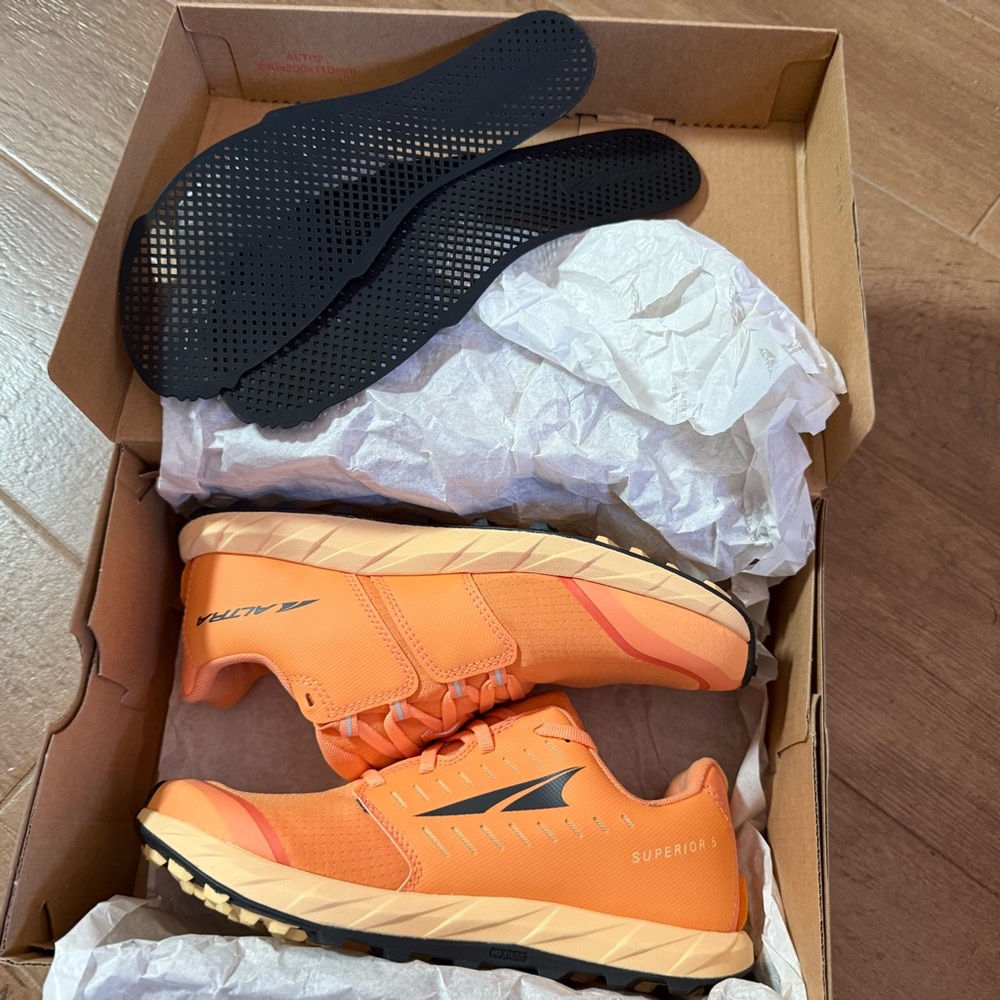 New Altra Superior 5 size 7.5